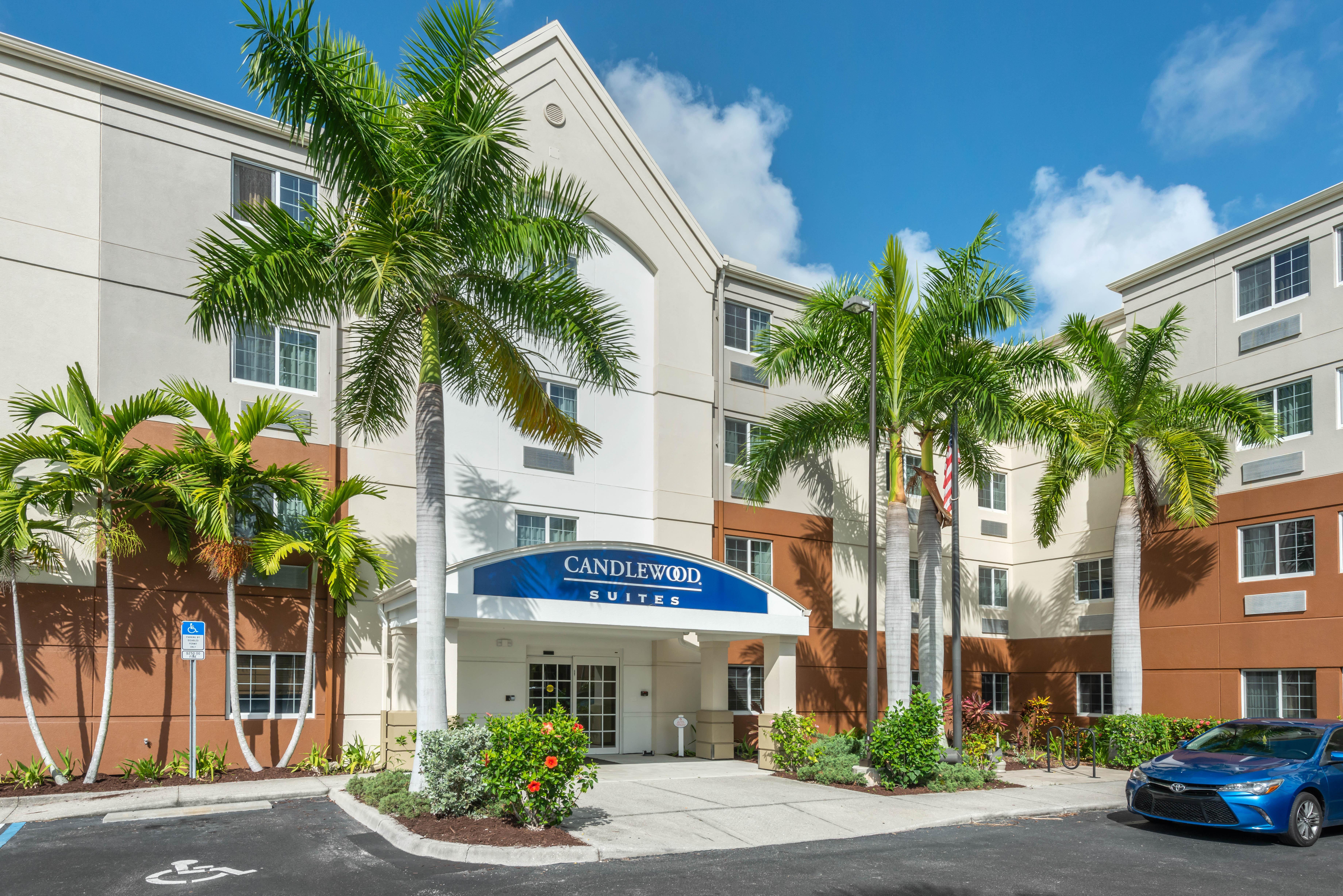 Candlewood Suites Fort Myers/Sanibel Gateway By Ihg Zewnętrze zdjęcie
