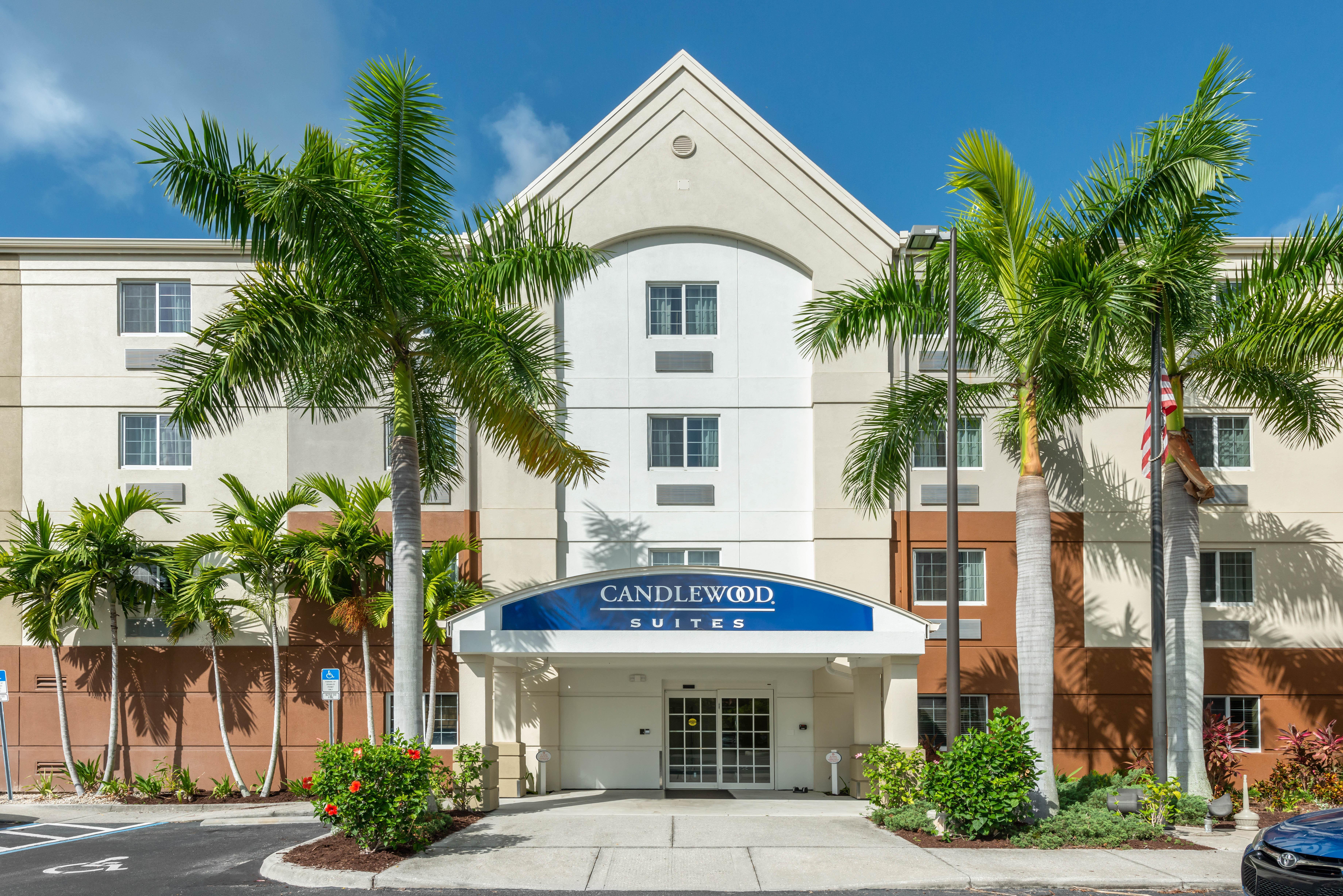 Candlewood Suites Fort Myers/Sanibel Gateway By Ihg Zewnętrze zdjęcie