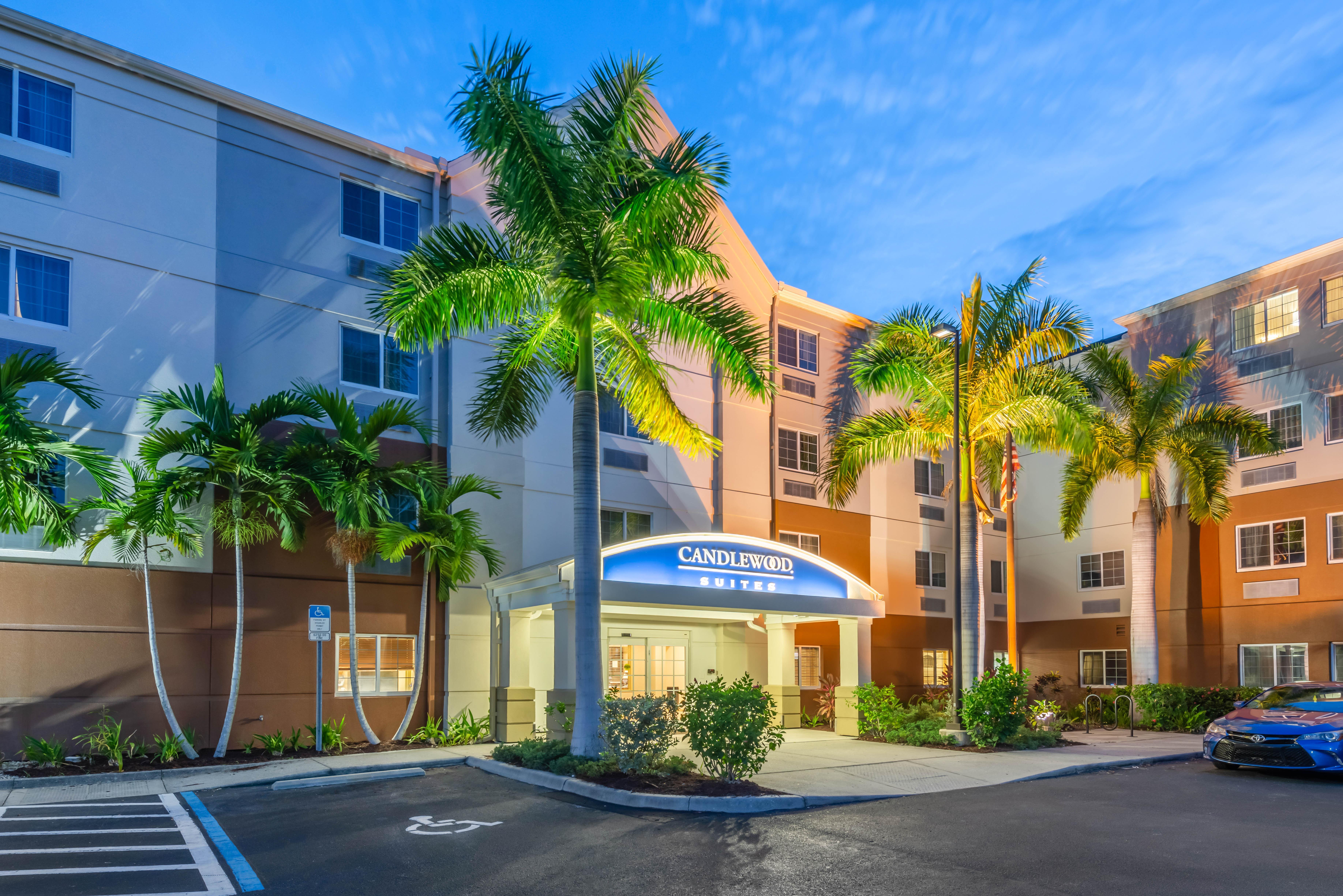 Candlewood Suites Fort Myers/Sanibel Gateway By Ihg Zewnętrze zdjęcie
