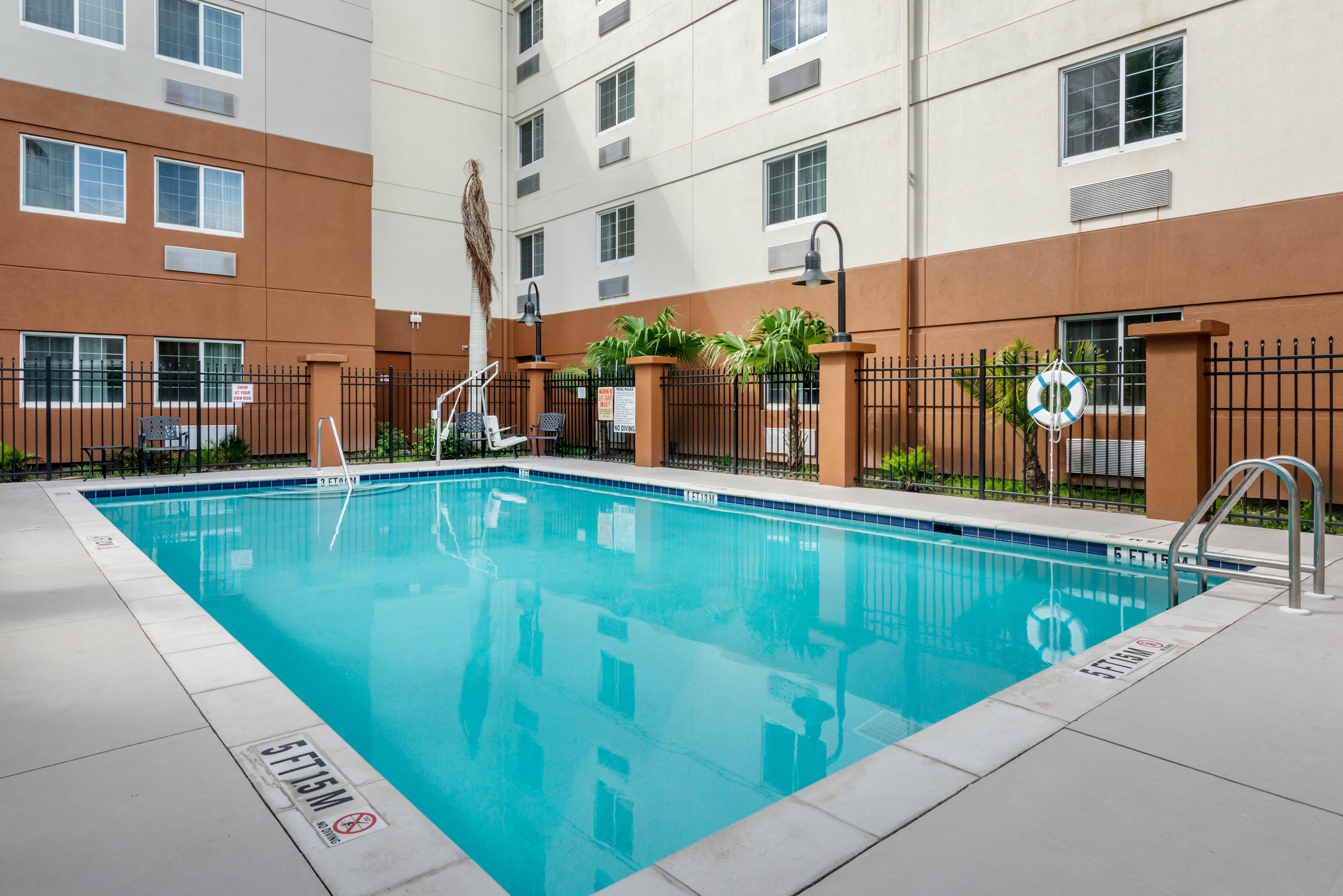Candlewood Suites Fort Myers/Sanibel Gateway By Ihg Zewnętrze zdjęcie