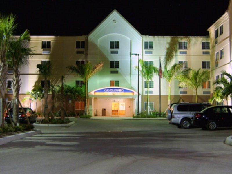 Candlewood Suites Fort Myers/Sanibel Gateway By Ihg Zewnętrze zdjęcie